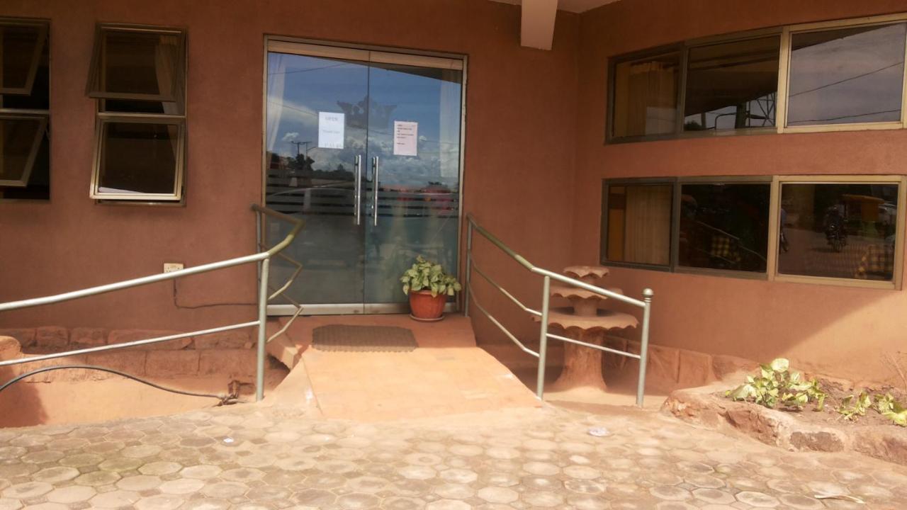 Gulu Palema Crown Hotel מראה חיצוני תמונה
